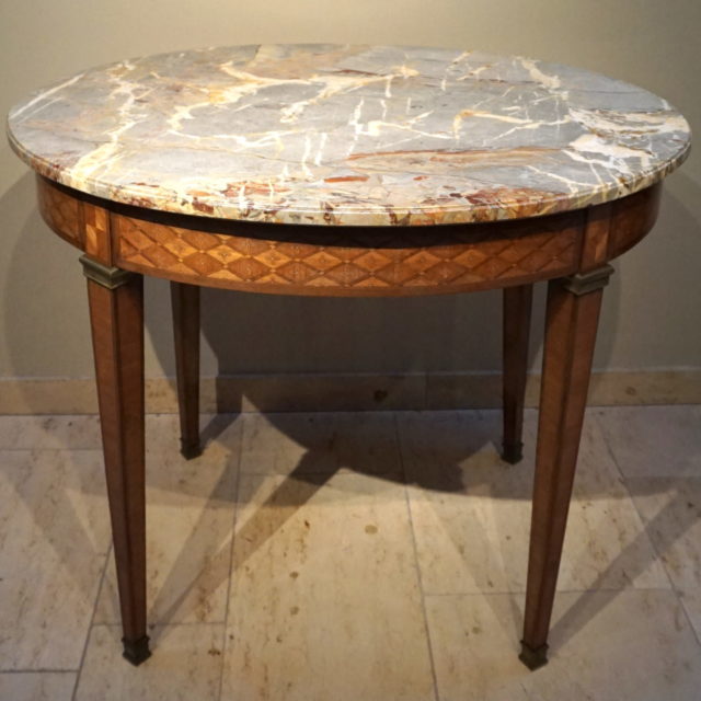 Table salon marqueterie Louis XVI marbre